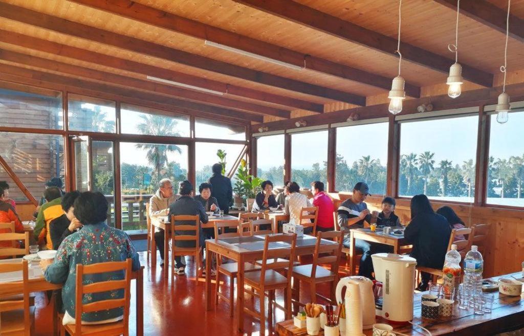 Breakfast At Tiffany'S Pension Seogwipo Esterno foto