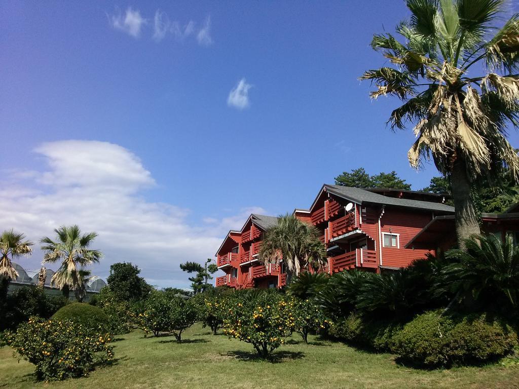 Breakfast At Tiffany'S Pension Seogwipo Esterno foto